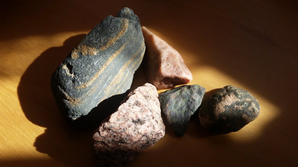 Rock Family consists of 5 rocks of various sizes and shapes.